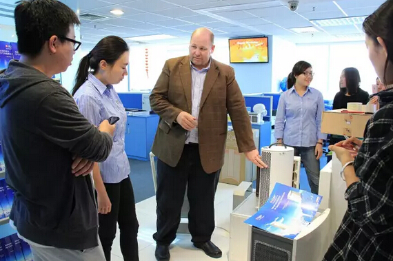 �������v��